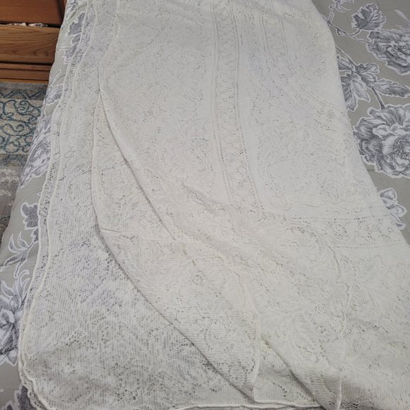 Ivory Lace Table Cloth 60 x 100 - Picture 2 of 10